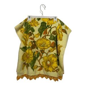 VINTAGE 70s Caldwell Made in Canada bath Towel with crochet trim